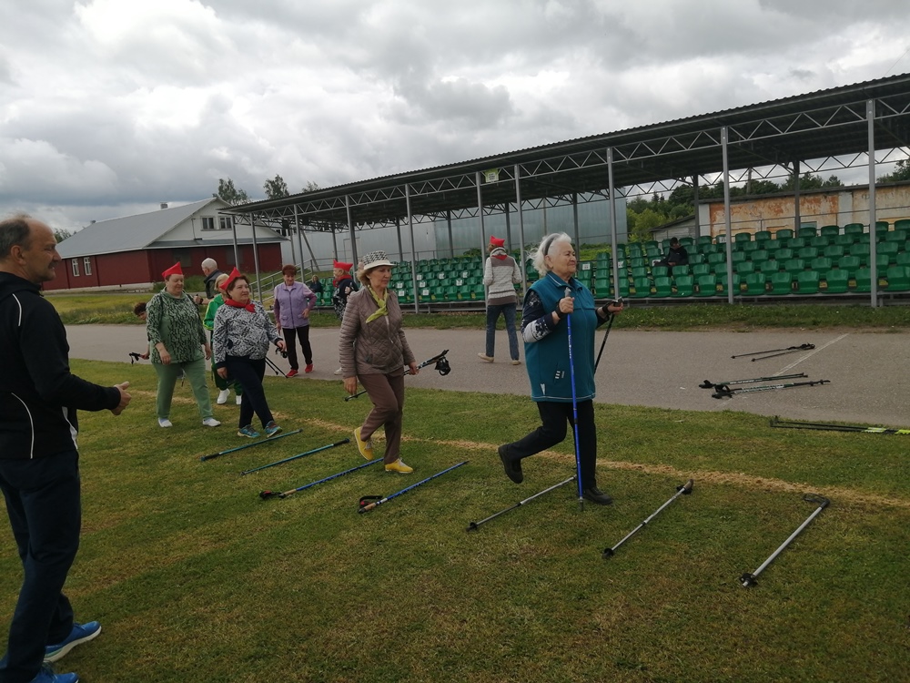 Скандинавская ходьба – один из лучших способов поддержать физическую активность пожилого человека